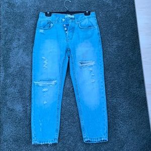 ZARA slim cropped light washed ripped jeans !! 💙